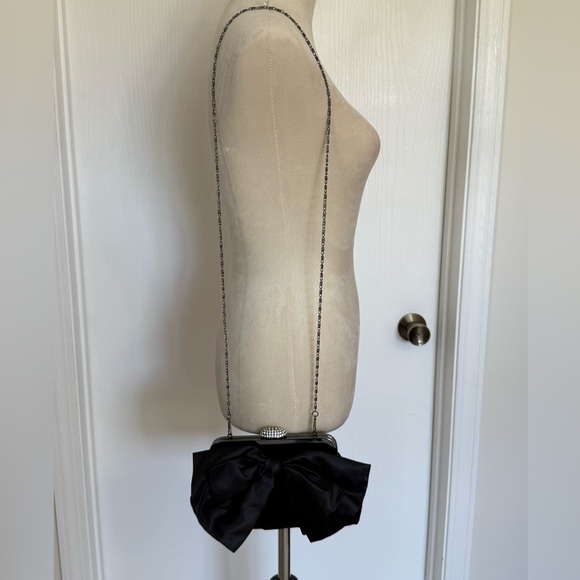 Elegant Black Velvet Clutch with Satin Bow - Picture 4 of 10